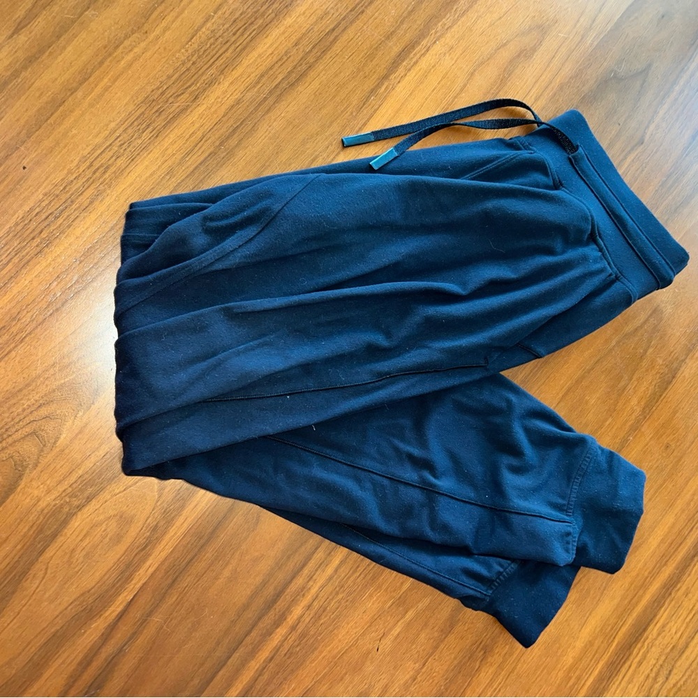 Black lululemon jogger (soft material)